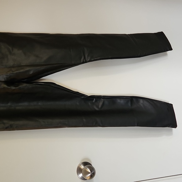 Black faux leather leggings - Picture 3 of 5